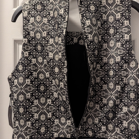 NWT - Forever 21 Women's Cropped Sleeveless Top - Picture 6 of 7